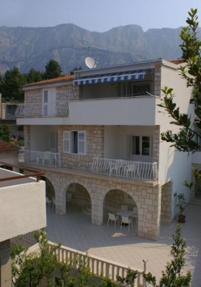 Apartments by the sea Tucepi, Makarska - 2666